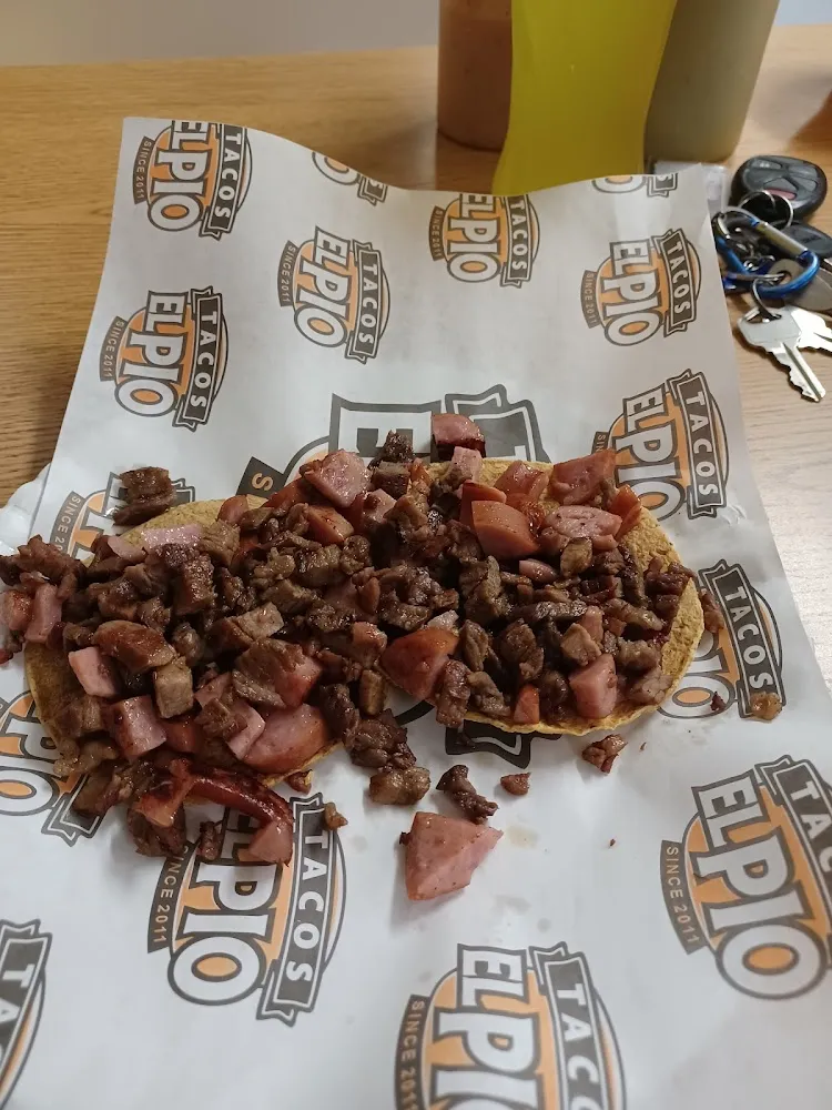 Tacos De Harina Mixtos Con Queso